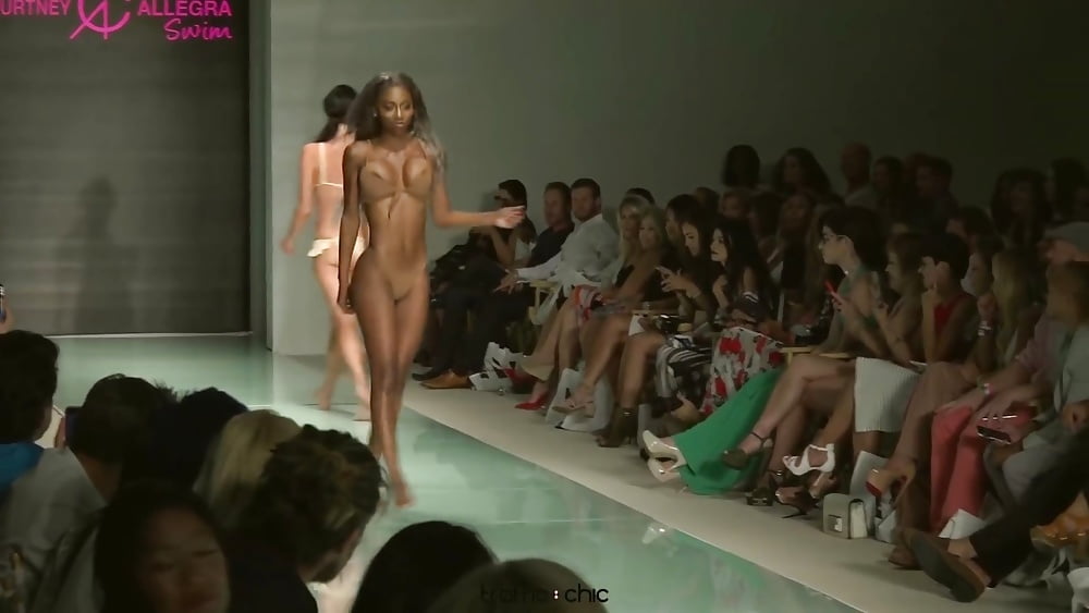 arreyon ford oops boob on the catwalk dec 2017 8