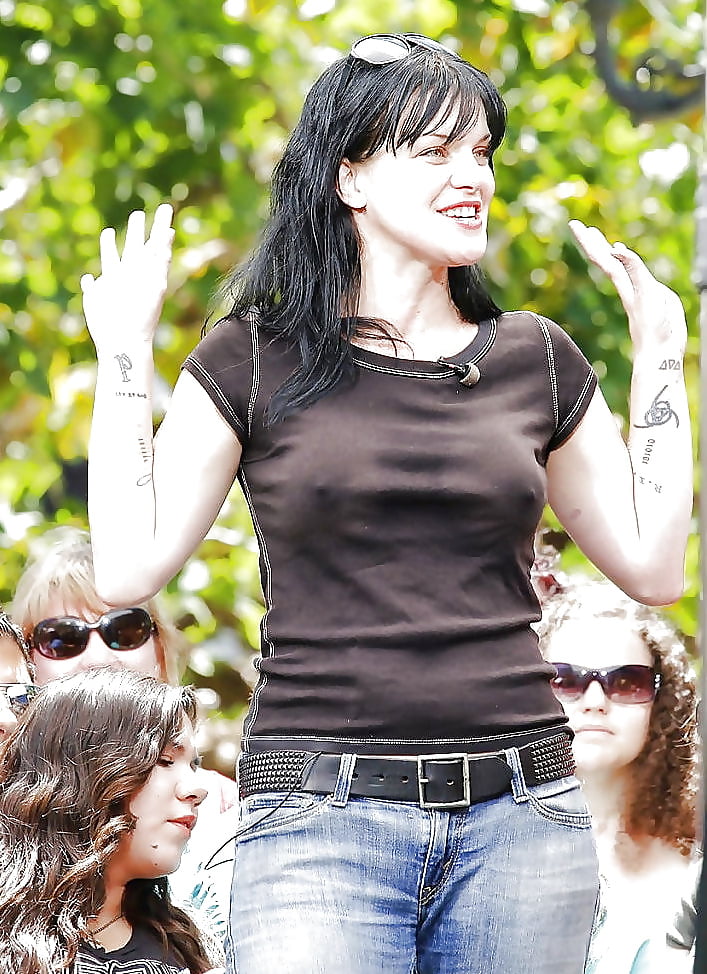 Celebs 082 Pauley Perrette non-nude 10