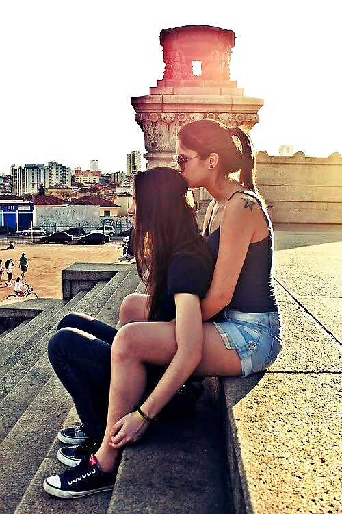 Beautiful Lesbian Couples 9